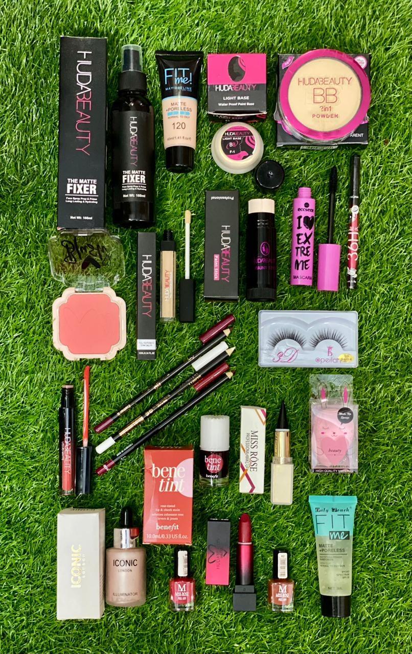 20-in-1 Makeup Set Matte Fixer & Lenses for Daily Wear