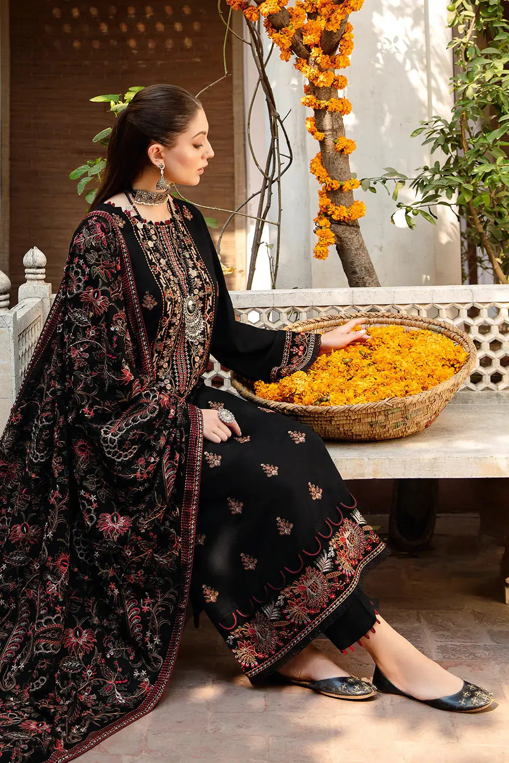 3 Pcs Women's Unstitched Embroidered Suit *BRAND: BAREEZ'E code Hb