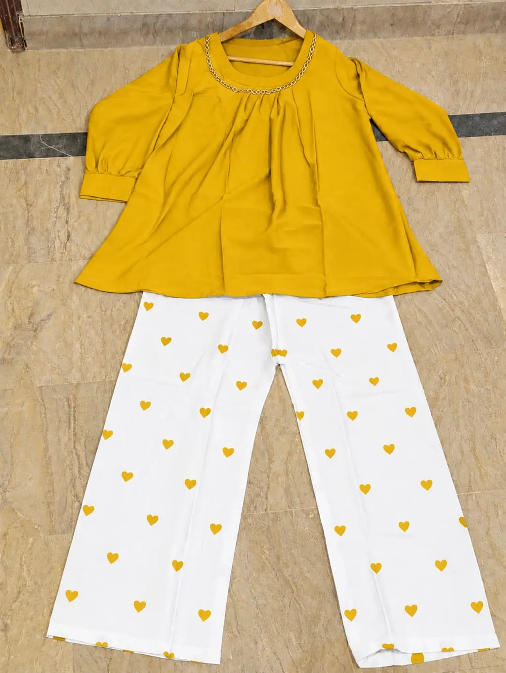 2 Pcs Women's Stitched Grip Plain Co-Ord Set
