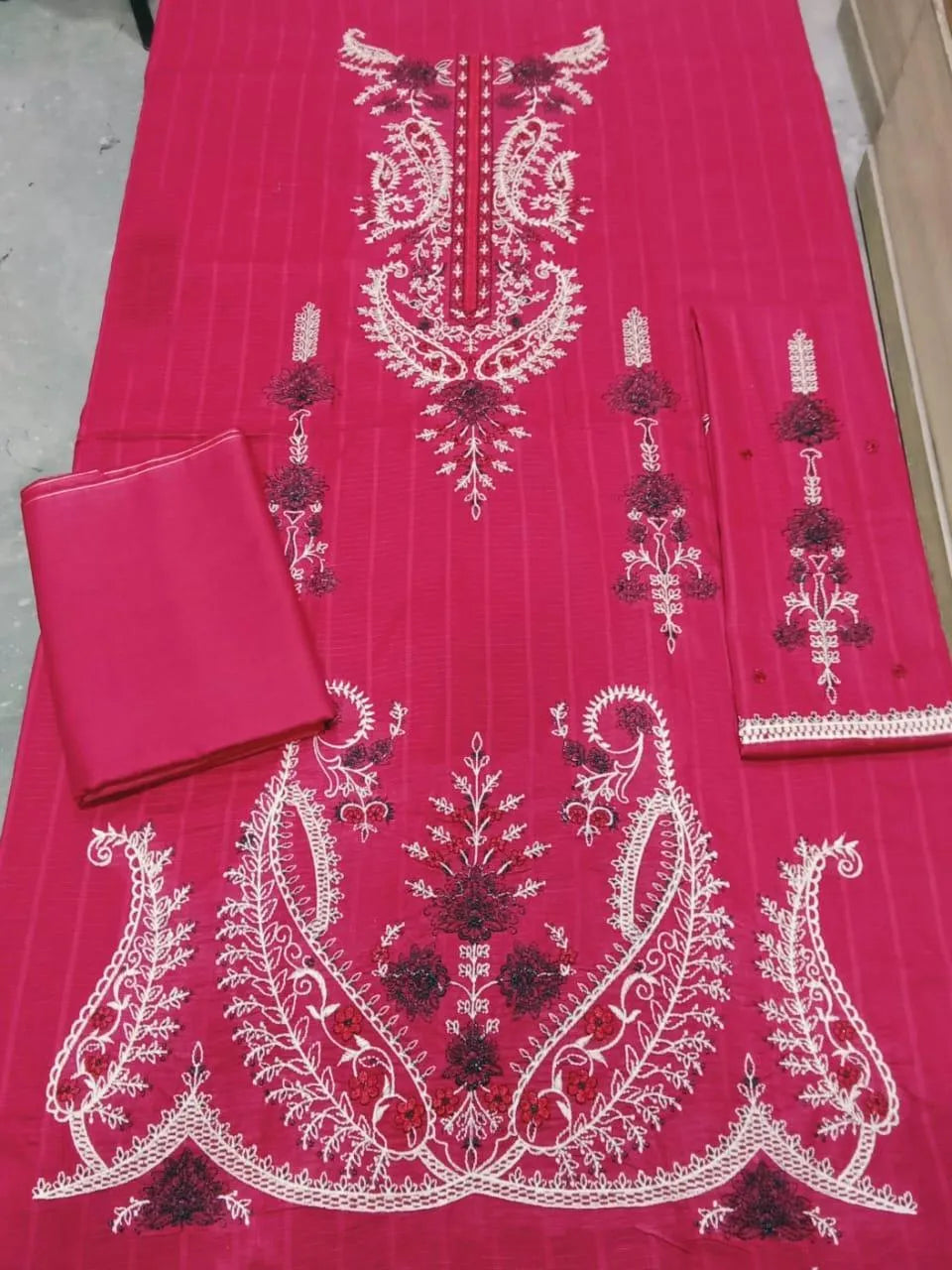 Maroon Embroidered Lawn 3Pcs Set for Women