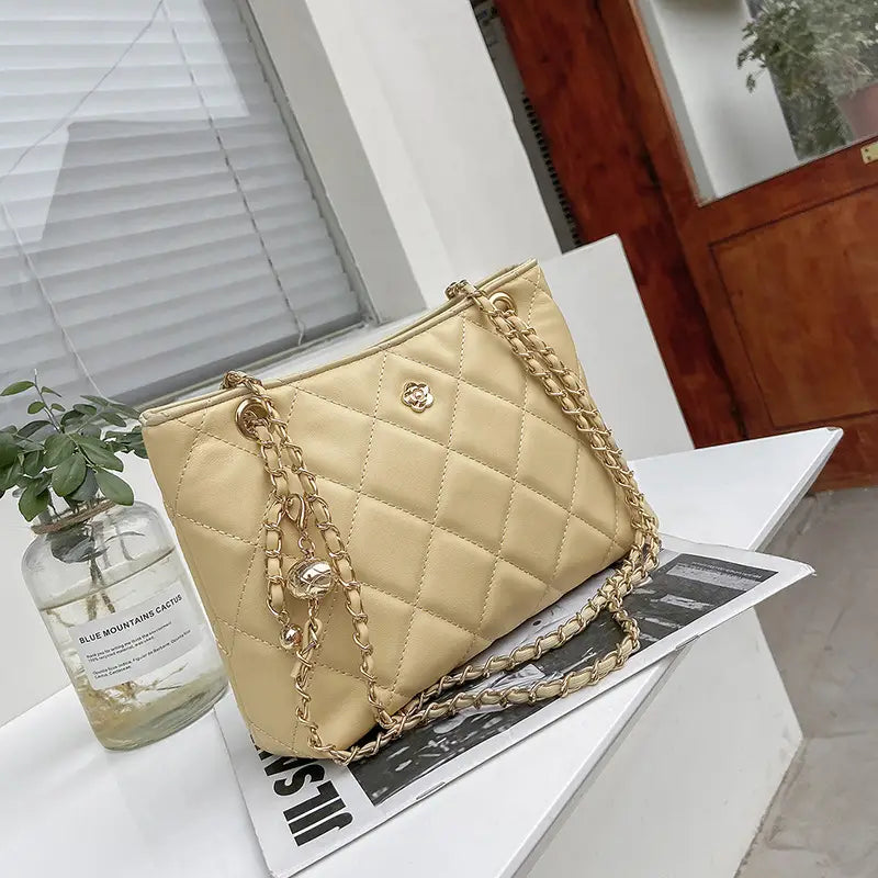 White Quilted Diamond Chain Crossbody Bag for Women